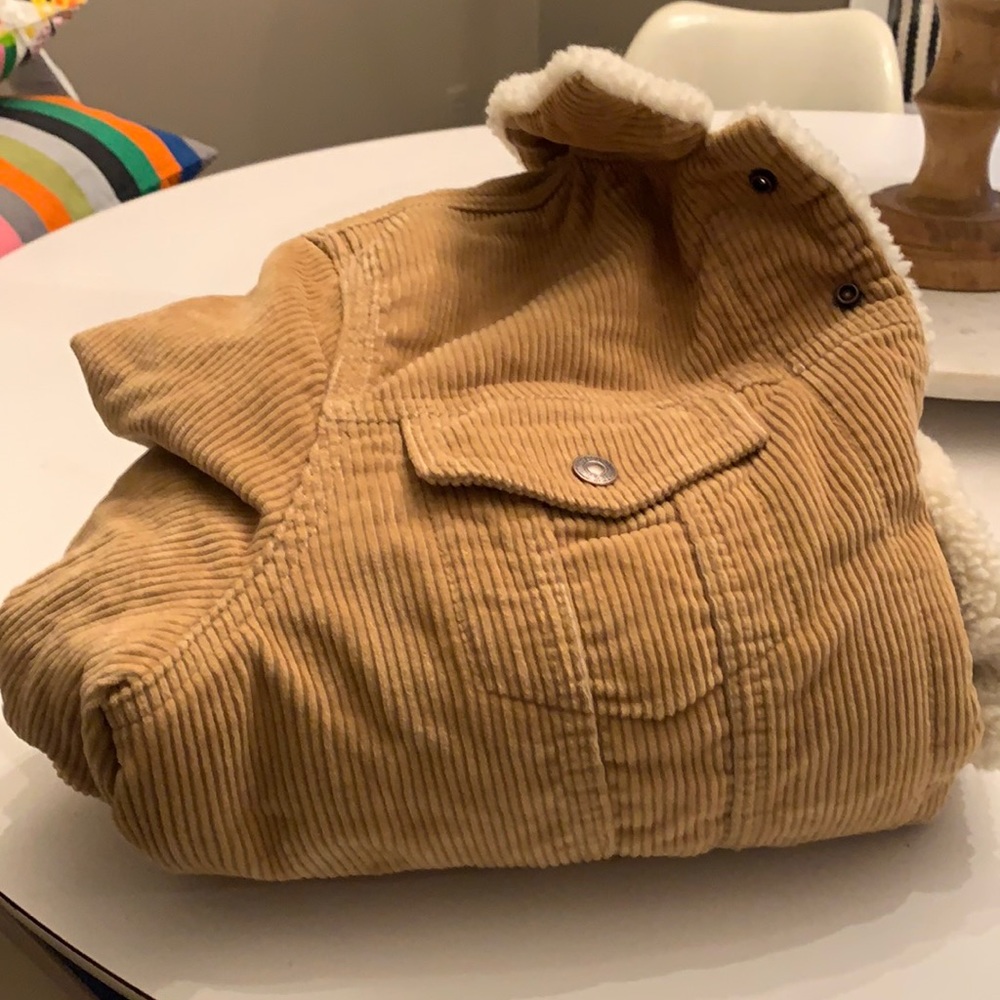 Levi’s Original Women’s Sherpa Corduroy Trucker Jacket. Size XL.